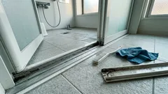 浴室のドアレール掃除を簡単にする6ステップ 引き戸の溝汚れをスッキリ