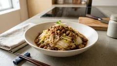 フライパンひとつで決まる、白菜としらたきの豚ひき肉炒め煮—生姜香る和のおかず